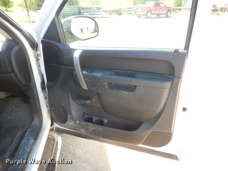 image for item HM9617 2013 Chevrolet Silverado 1500LT  Ext. Cab pickup truck