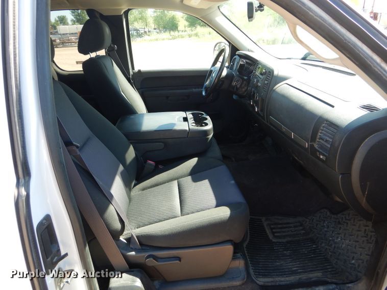 image for item HM9617 2013 Chevrolet Silverado 1500LT  Ext. Cab pickup truck