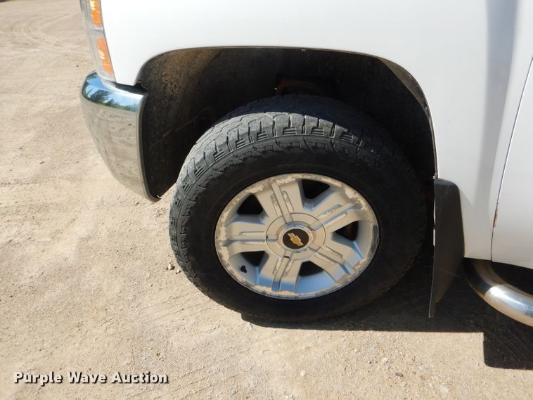 image for item HM9617 2013 Chevrolet Silverado 1500LT  Ext. Cab pickup truck