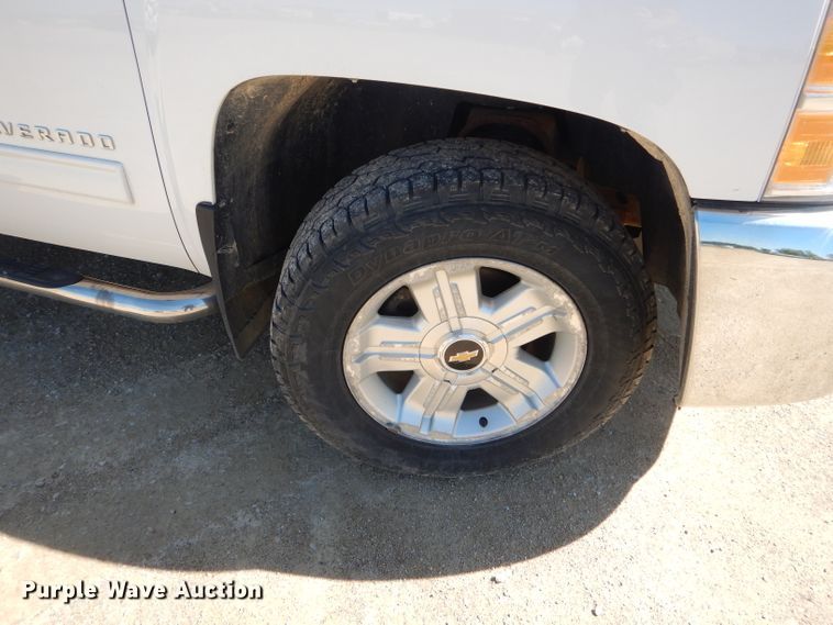 image for item HM9617 2013 Chevrolet Silverado 1500LT  Ext. Cab pickup truck