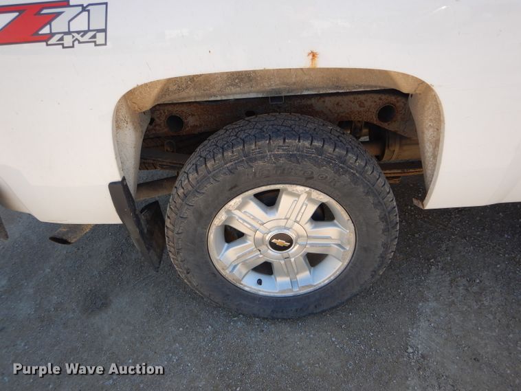 image for item HM9617 2013 Chevrolet Silverado 1500LT  Ext. Cab pickup truck