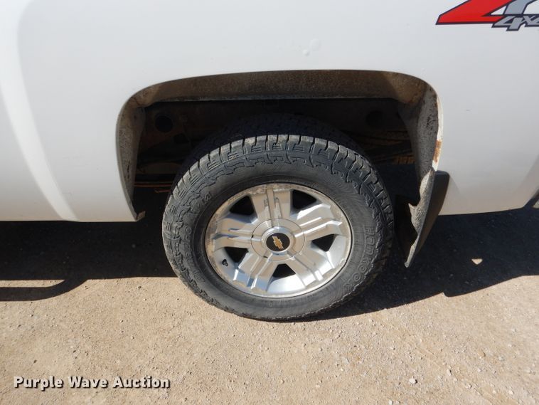 image for item HM9617 2013 Chevrolet Silverado 1500LT  Ext. Cab pickup truck