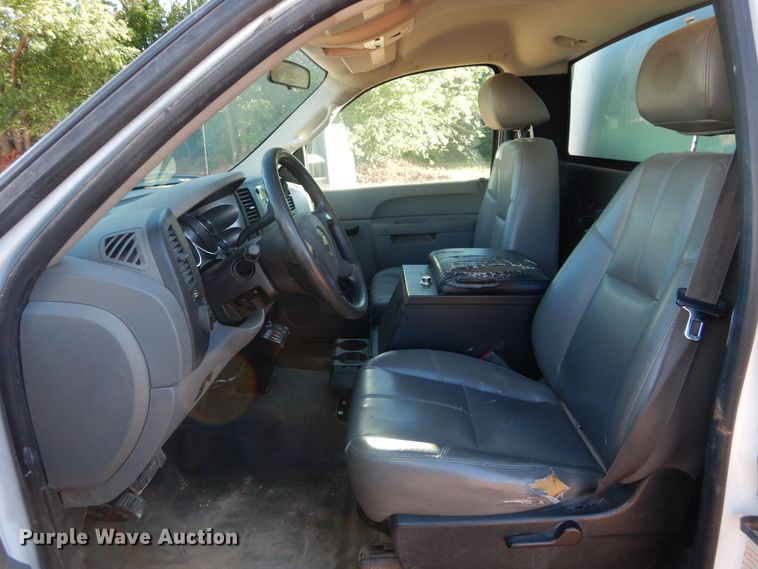 image for item HS9645 2012 Chevrolet Silverado 3500HD  utility bed pickup truck