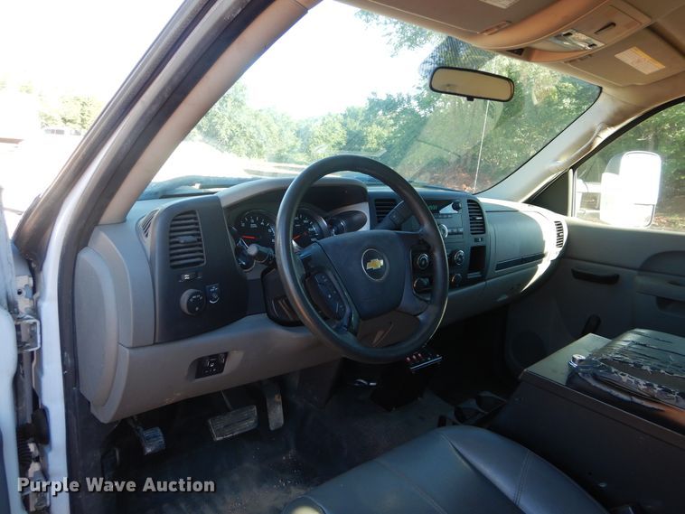 image for item HS9645 2012 Chevrolet Silverado 3500HD  utility bed pickup truck