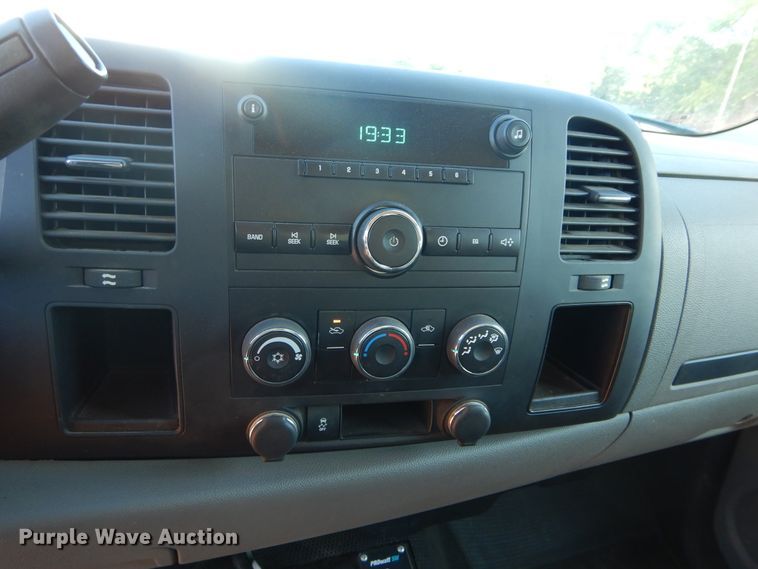 image for item HS9645 2012 Chevrolet Silverado 3500HD  utility bed pickup truck