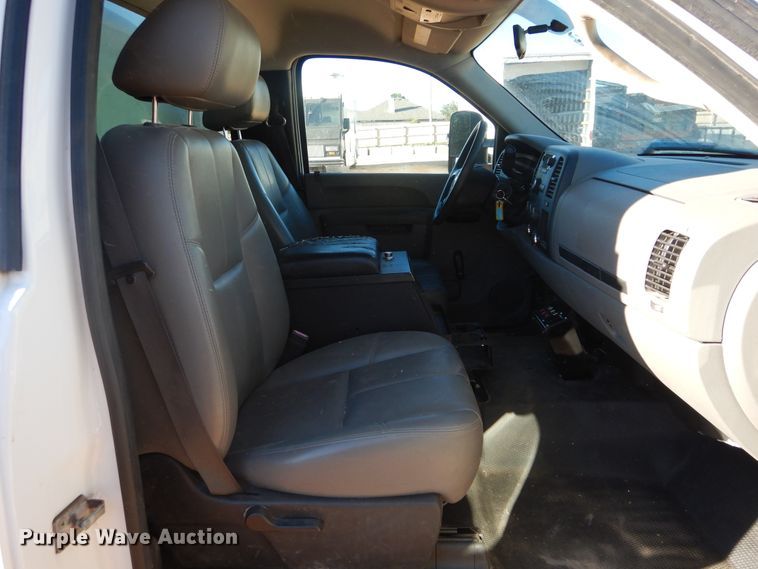 image for item HS9645 2012 Chevrolet Silverado 3500HD  utility bed pickup truck