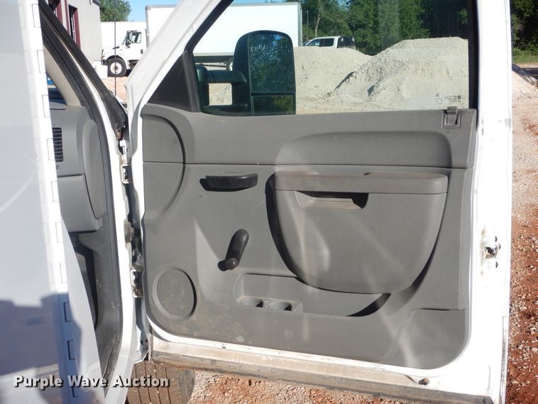 image for item HS9645 2012 Chevrolet Silverado 3500HD  utility bed pickup truck