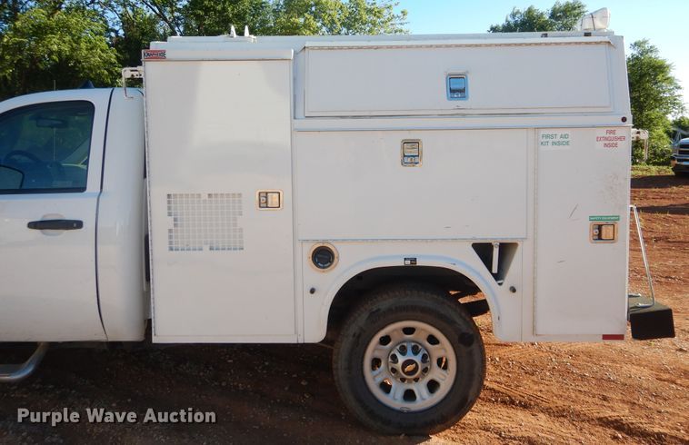 image for item HS9645 2012 Chevrolet Silverado 3500HD  utility bed pickup truck