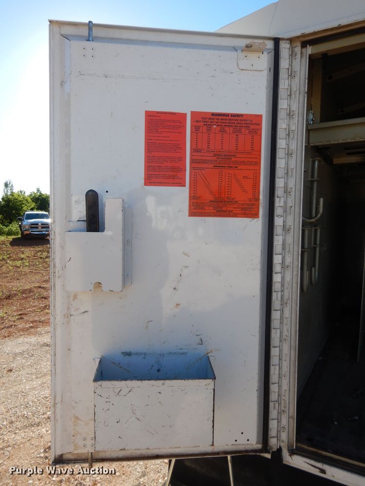 image for item HS9645 2012 Chevrolet Silverado 3500HD  utility bed pickup truck