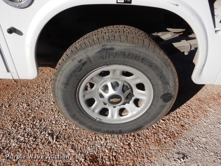 image for item HS9645 2012 Chevrolet Silverado 3500HD  utility bed pickup truck