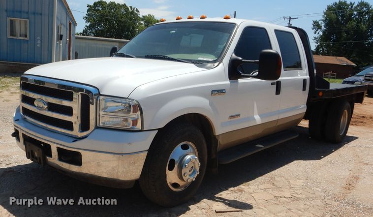 image for item HS9691 2005 Ford F350 Super Duty  Crew Cab flatbed pickup truck