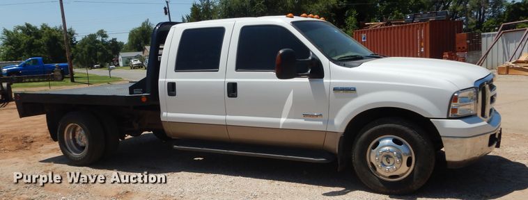 image for item HS9691 2005 Ford F350 Super Duty  Crew Cab flatbed pickup truck