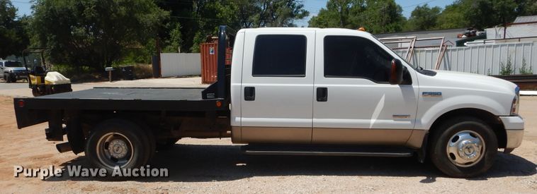 image for item HS9691 2005 Ford F350 Super Duty  Crew Cab flatbed pickup truck