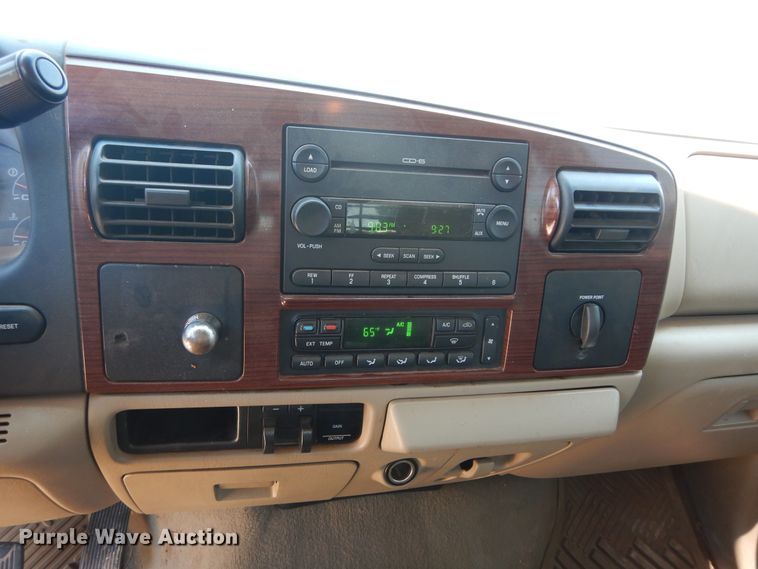 image for item HS9691 2005 Ford F350 Super Duty  Crew Cab flatbed pickup truck