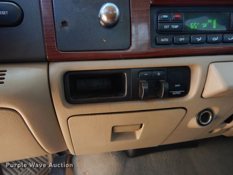 image for item HS9691 2005 Ford F350 Super Duty  Crew Cab flatbed pickup truck