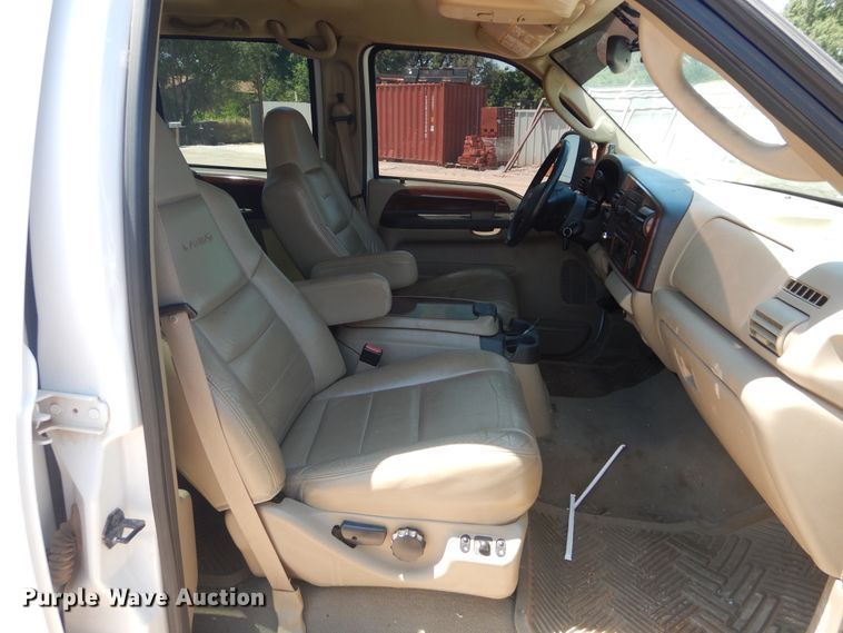 image for item HS9691 2005 Ford F350 Super Duty  Crew Cab flatbed pickup truck