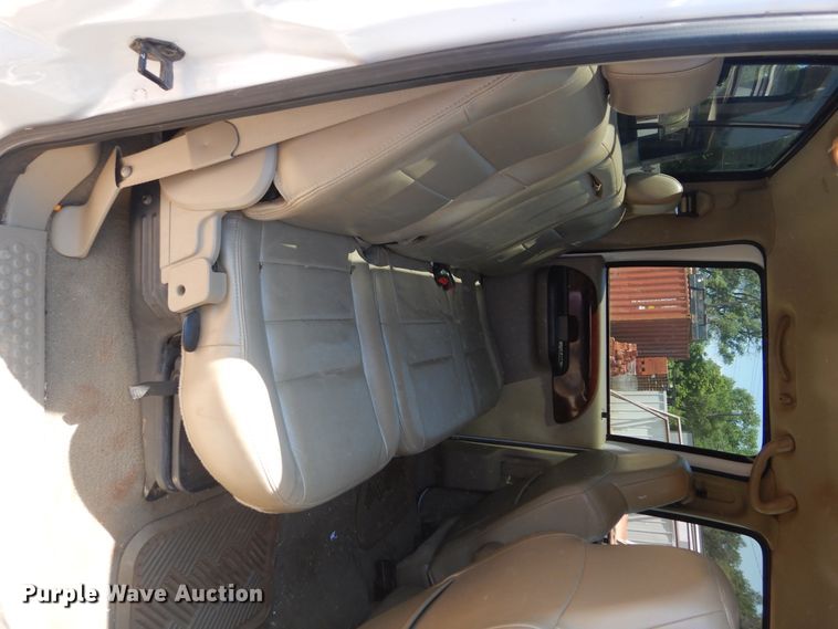 image for item HS9691 2005 Ford F350 Super Duty  Crew Cab flatbed pickup truck