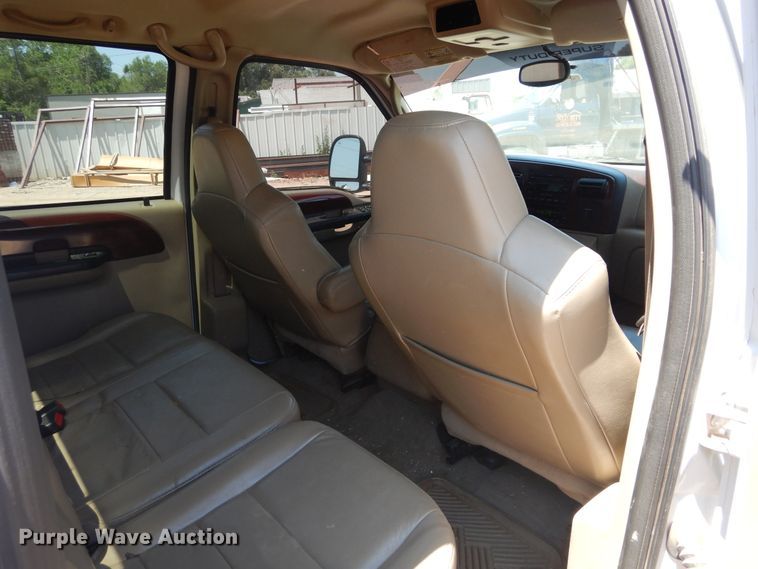 image for item HS9691 2005 Ford F350 Super Duty  Crew Cab flatbed pickup truck