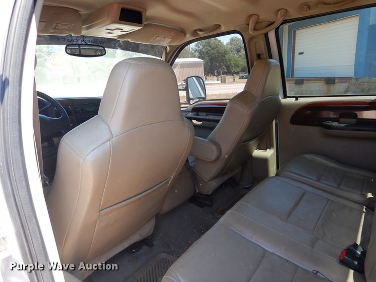 image for item HS9691 2005 Ford F350 Super Duty  Crew Cab flatbed pickup truck