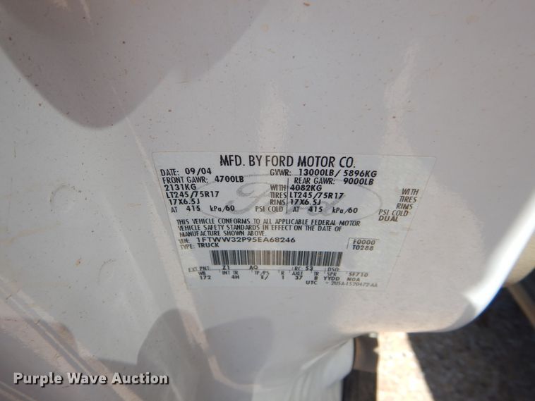 image for item HS9691 2005 Ford F350 Super Duty  Crew Cab flatbed pickup truck