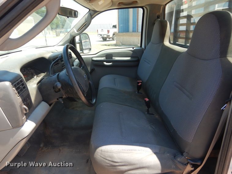 image for item HS9694 2003 Ford F250 Super Duty  flatbed pickup truck