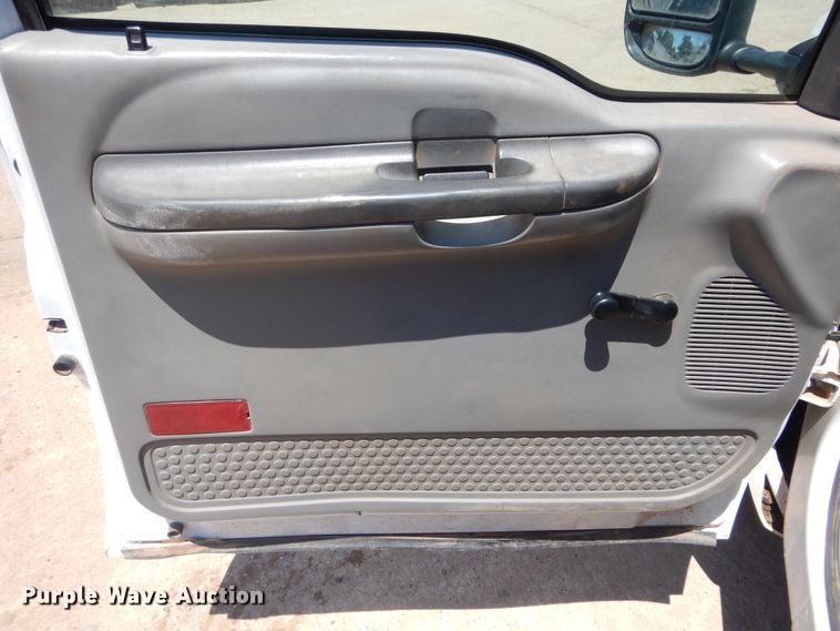 image for item HS9694 2003 Ford F250 Super Duty  flatbed pickup truck