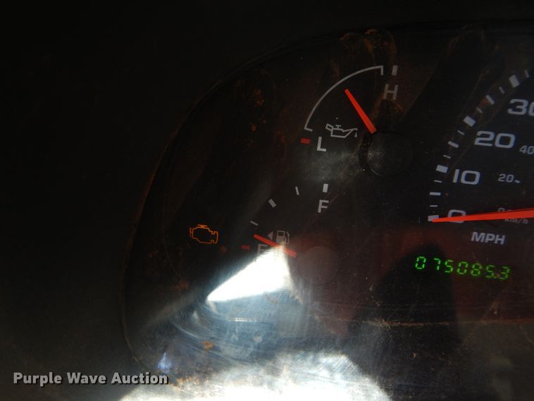 image for item HS9694 2003 Ford F250 Super Duty  flatbed pickup truck