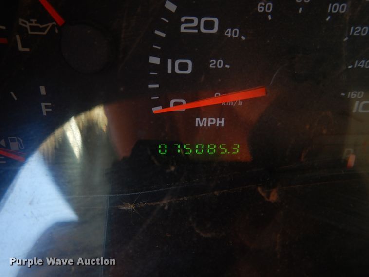 image for item HS9694 2003 Ford F250 Super Duty  flatbed pickup truck