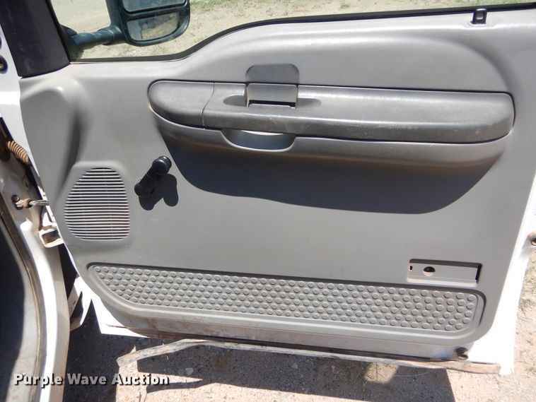 image for item HS9694 2003 Ford F250 Super Duty  flatbed pickup truck