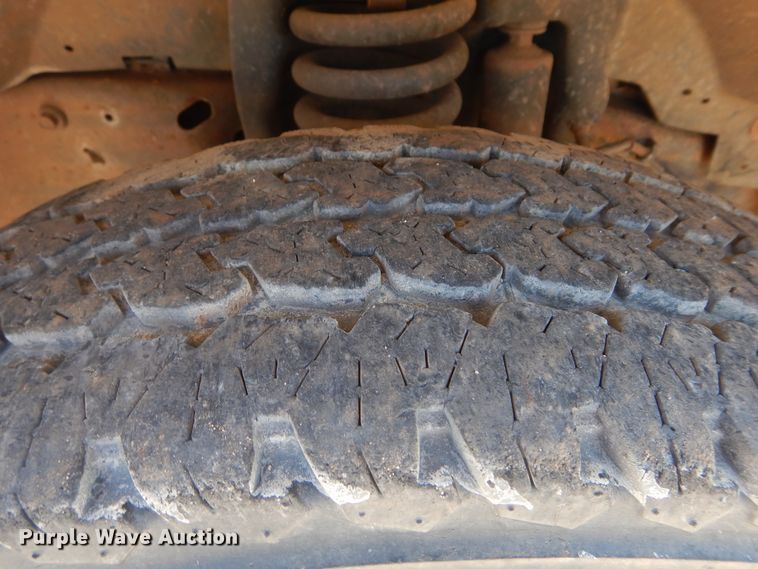 image for item HS9694 2003 Ford F250 Super Duty  flatbed pickup truck