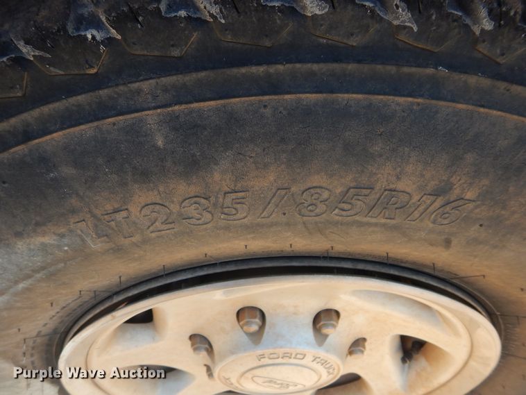 image for item HS9694 2003 Ford F250 Super Duty  flatbed pickup truck