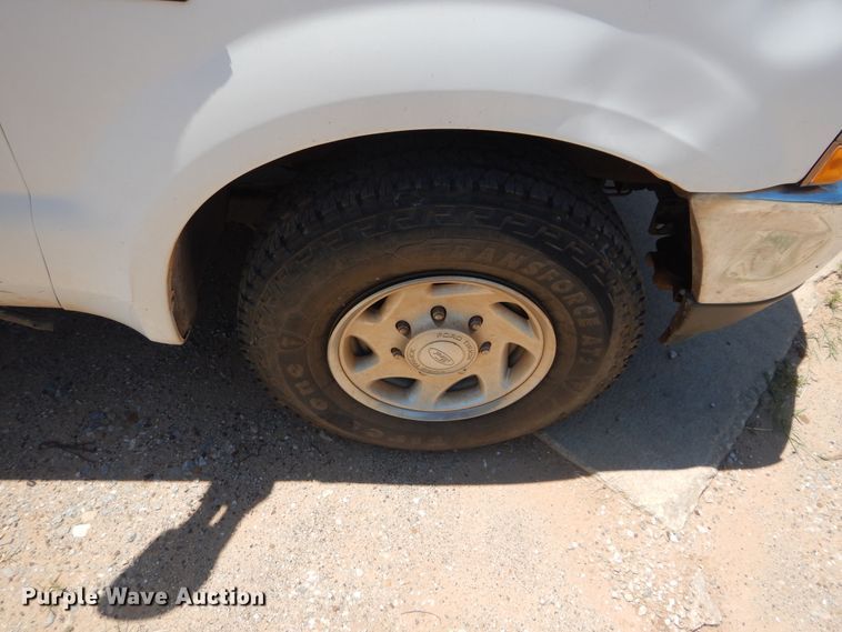 image for item HS9694 2003 Ford F250 Super Duty  flatbed pickup truck