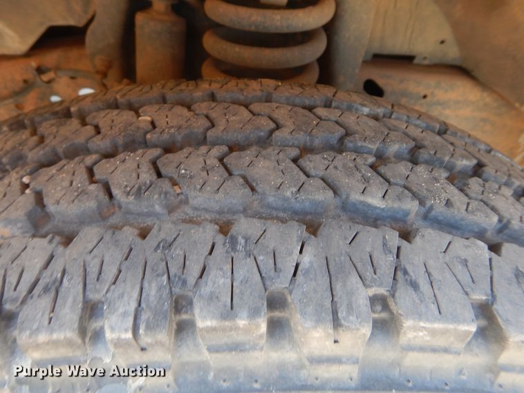 image for item HS9694 2003 Ford F250 Super Duty  flatbed pickup truck