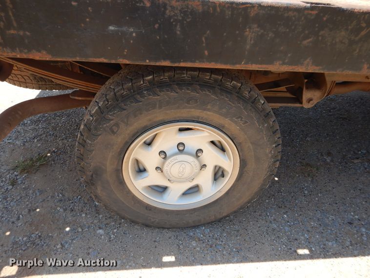 image for item HS9694 2003 Ford F250 Super Duty  flatbed pickup truck