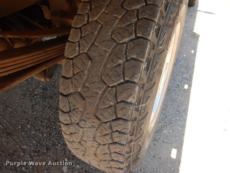 image for item HS9694 2003 Ford F250 Super Duty  flatbed pickup truck