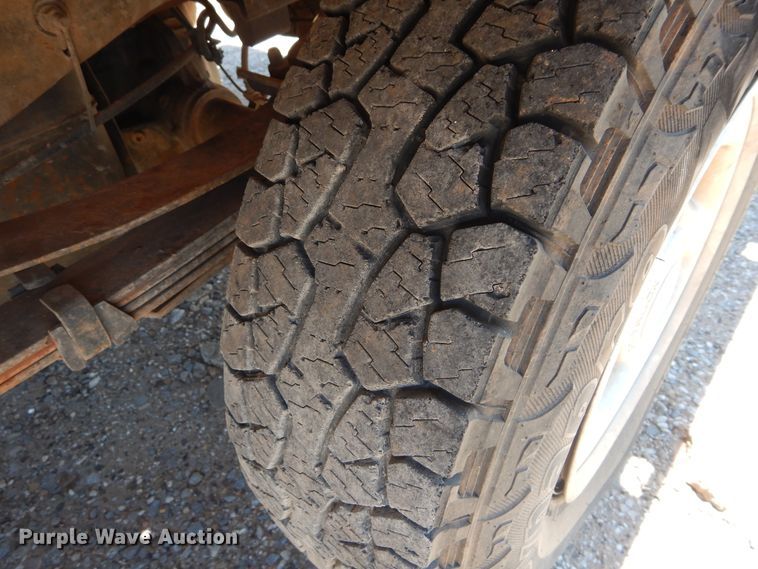 image for item HS9694 2003 Ford F250 Super Duty  flatbed pickup truck