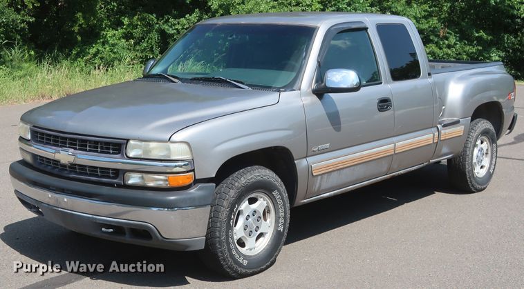 image for item HT9519 2001 Chevrolet Silverado 1500 LT  Ext. Cab pickup truck