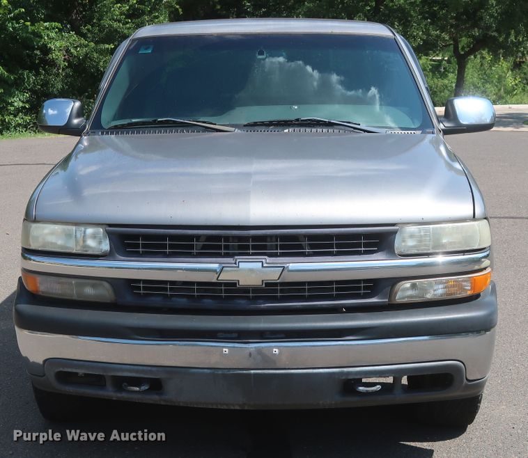 image for item HT9519 2001 Chevrolet Silverado 1500 LT  Ext. Cab pickup truck