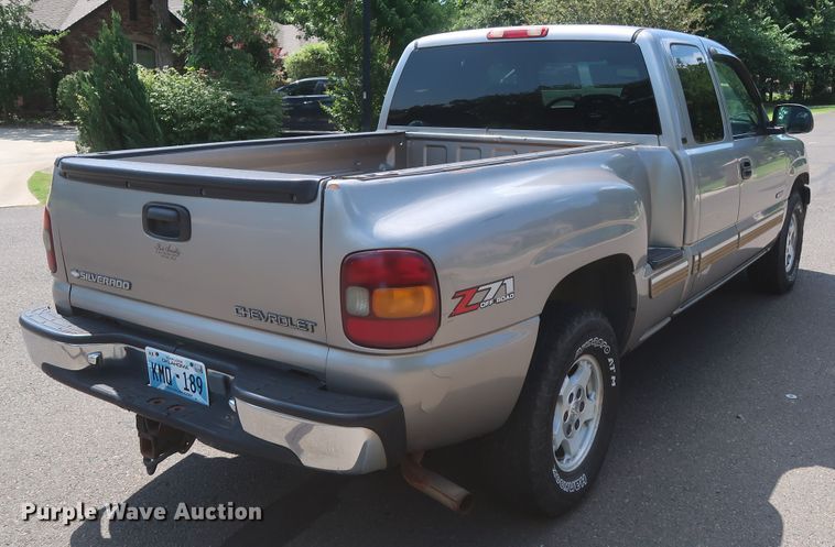 image for item HT9519 2001 Chevrolet Silverado 1500 LT  Ext. Cab pickup truck