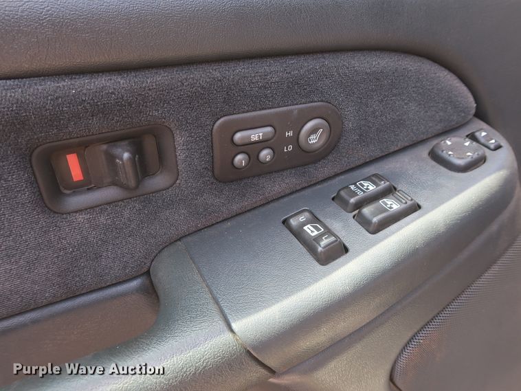 image for item HT9519 2001 Chevrolet Silverado 1500 LT  Ext. Cab pickup truck