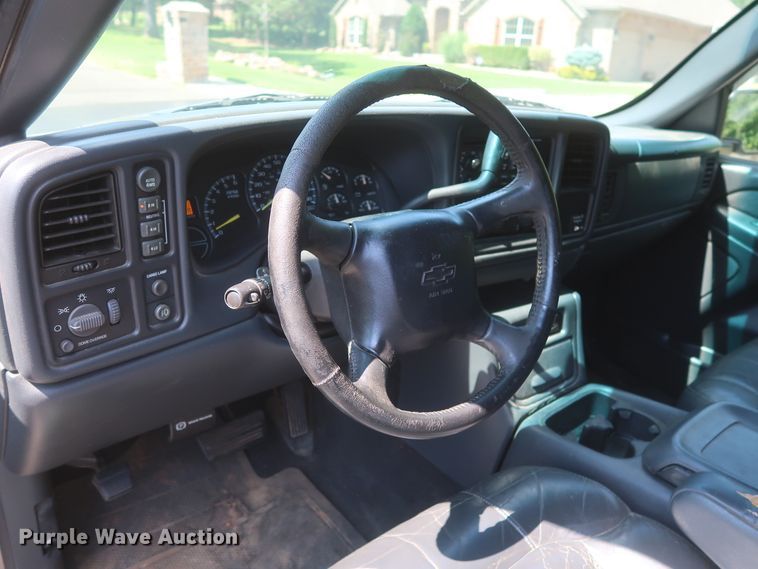 image for item HT9519 2001 Chevrolet Silverado 1500 LT  Ext. Cab pickup truck