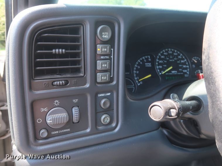 image for item HT9519 2001 Chevrolet Silverado 1500 LT  Ext. Cab pickup truck