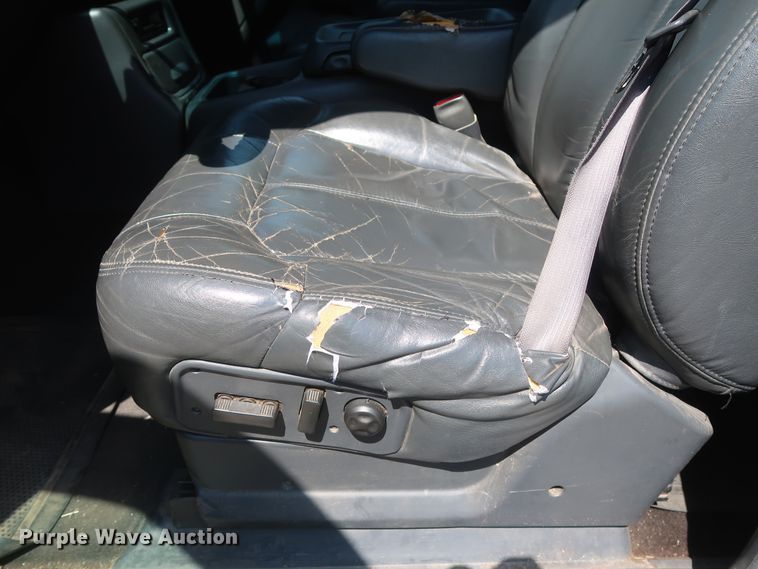 image for item HT9519 2001 Chevrolet Silverado 1500 LT  Ext. Cab pickup truck