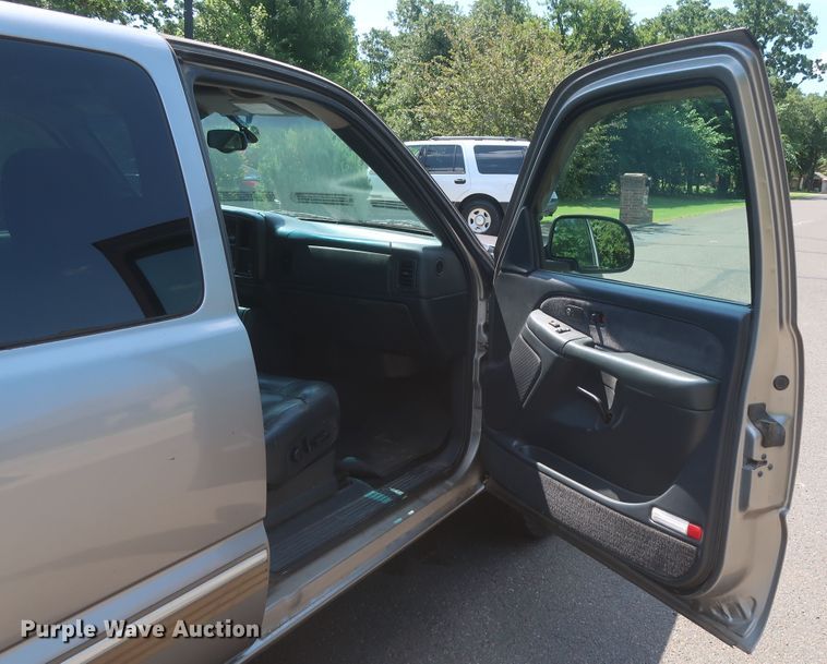 image for item HT9519 2001 Chevrolet Silverado 1500 LT  Ext. Cab pickup truck