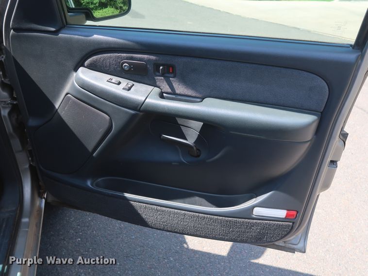 image for item HT9519 2001 Chevrolet Silverado 1500 LT  Ext. Cab pickup truck