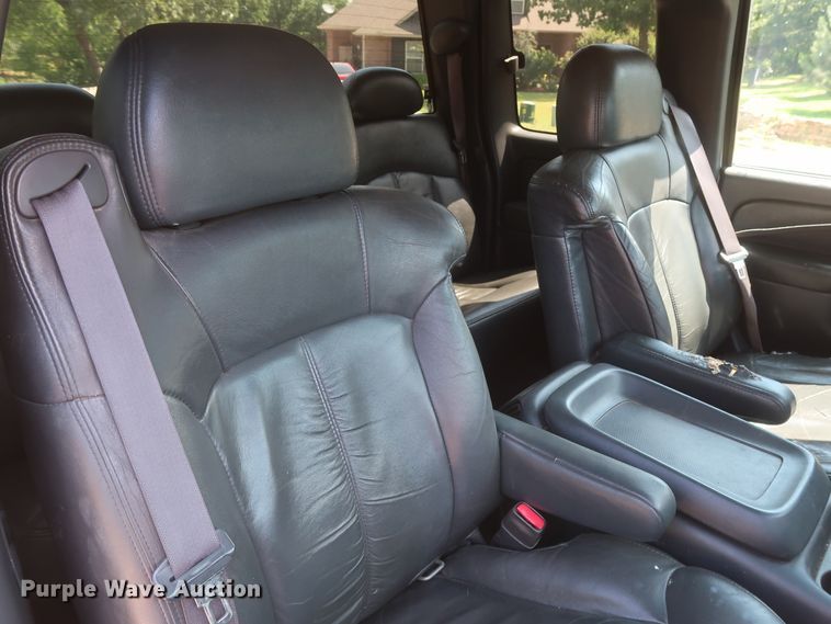 image for item HT9519 2001 Chevrolet Silverado 1500 LT  Ext. Cab pickup truck