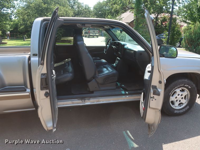 image for item HT9519 2001 Chevrolet Silverado 1500 LT  Ext. Cab pickup truck