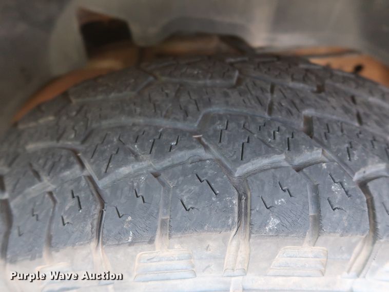 image for item HT9519 2001 Chevrolet Silverado 1500 LT  Ext. Cab pickup truck