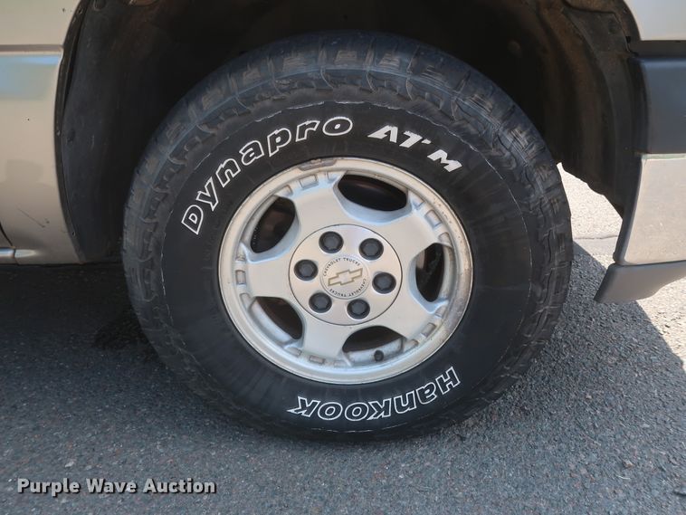 image for item HT9519 2001 Chevrolet Silverado 1500 LT  Ext. Cab pickup truck