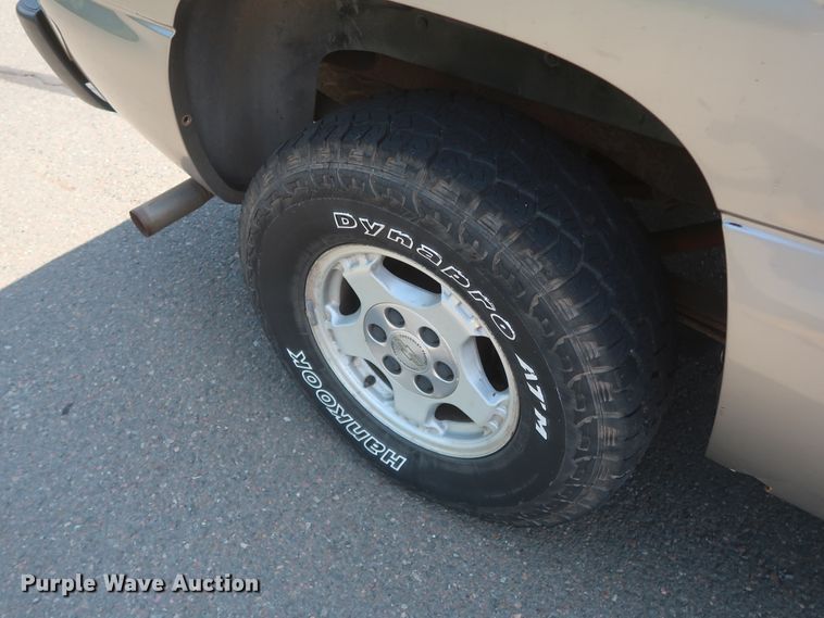 image for item HT9519 2001 Chevrolet Silverado 1500 LT  Ext. Cab pickup truck